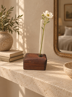 Vase simple asymétrique en noyer pour centre de table | Propagation